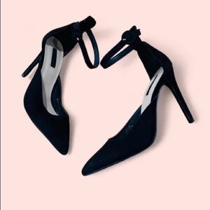 Forever 21 Black Velvet High Heel 4” Stiletto Shoes 7